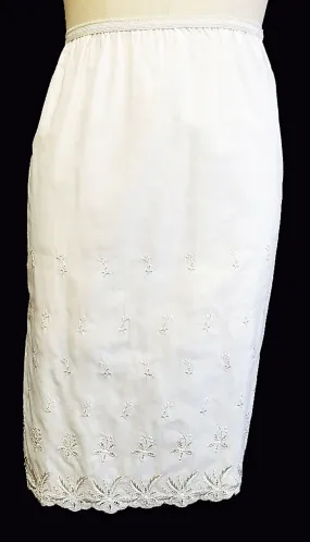 FANCY VINTAGE MOVIE STAR GLISTENING SILVERY WHITE EMBROIDERED EYELET HALF SLIP  - MADE IN THE U.A.