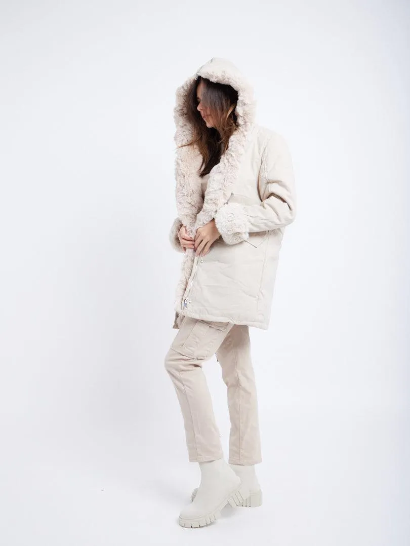 Manteau à capuche finition fourrure