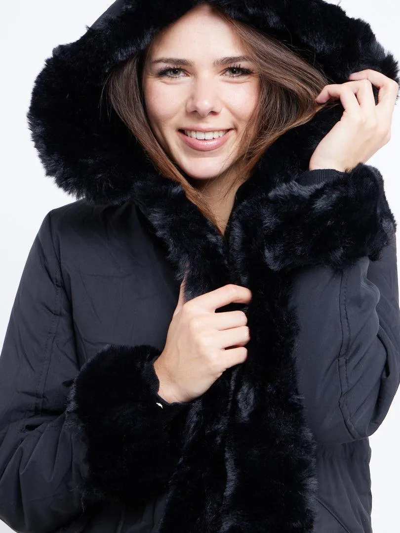Manteau à capuche finition fourrure