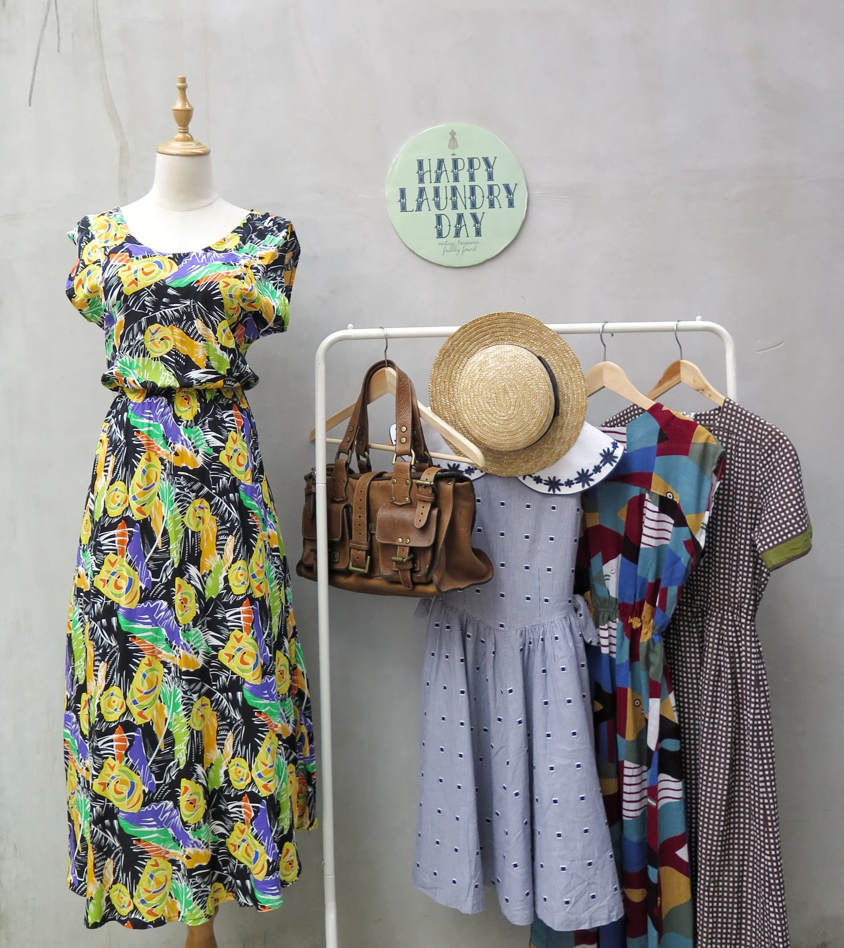 Pia | Vintage 1970s fun tropical Caribbean colourful print sleeveless dress
