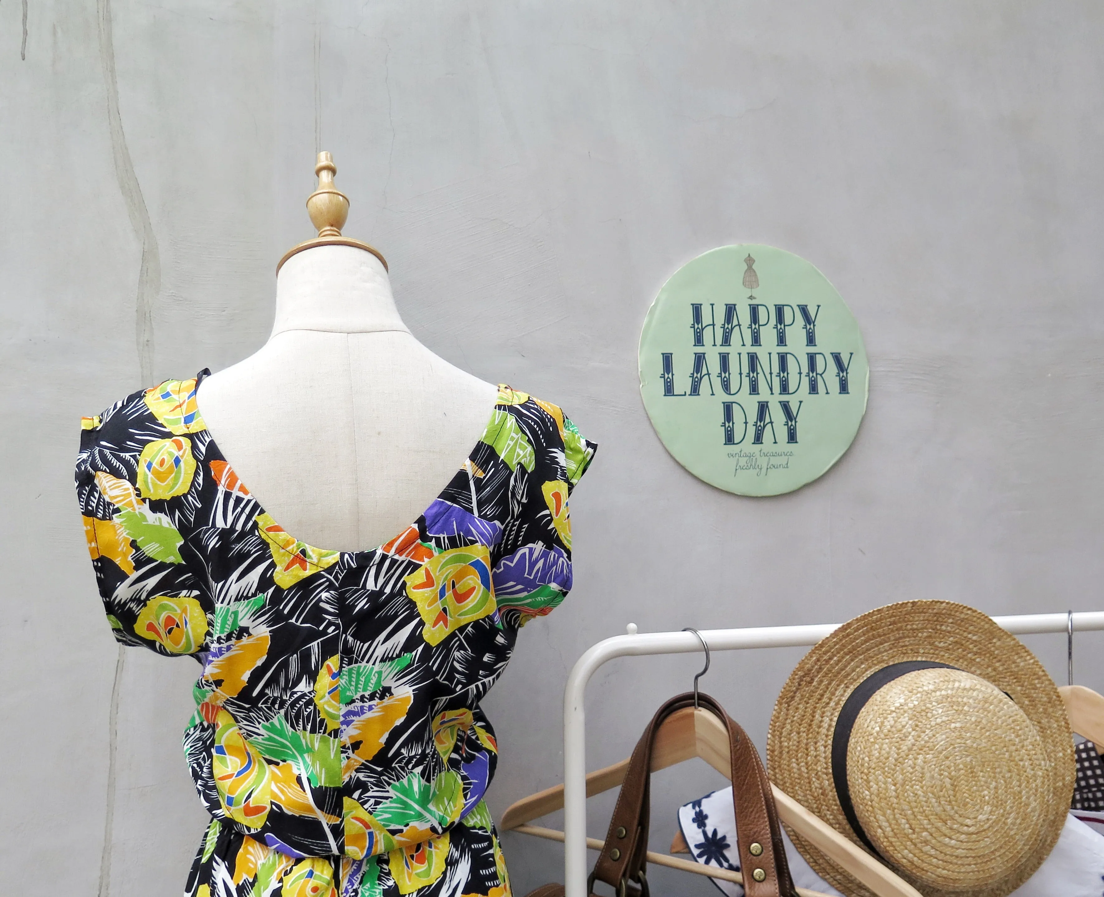 Pia | Vintage 1970s fun tropical Caribbean colourful print sleeveless dress