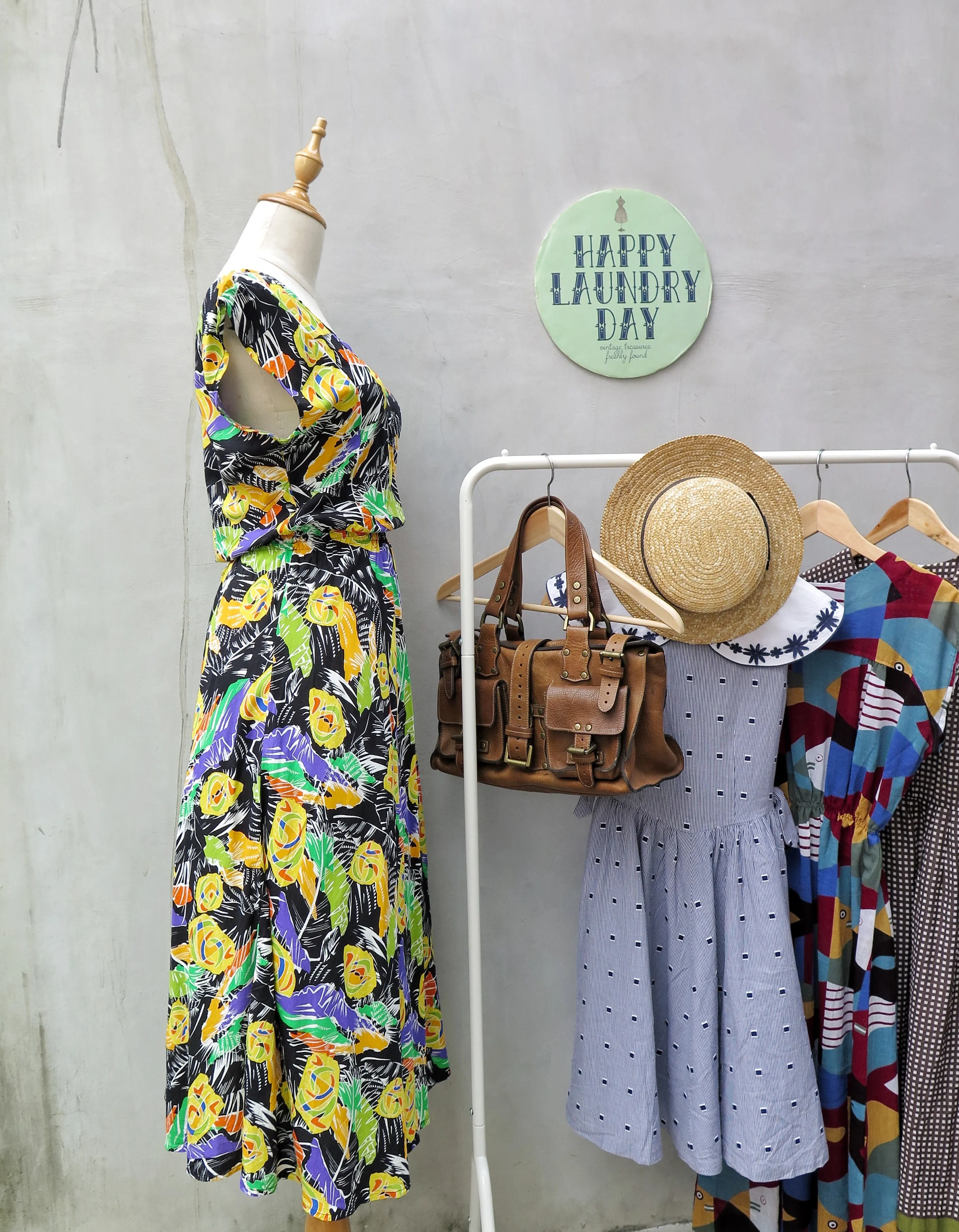 Pia | Vintage 1970s fun tropical Caribbean colourful print sleeveless dress