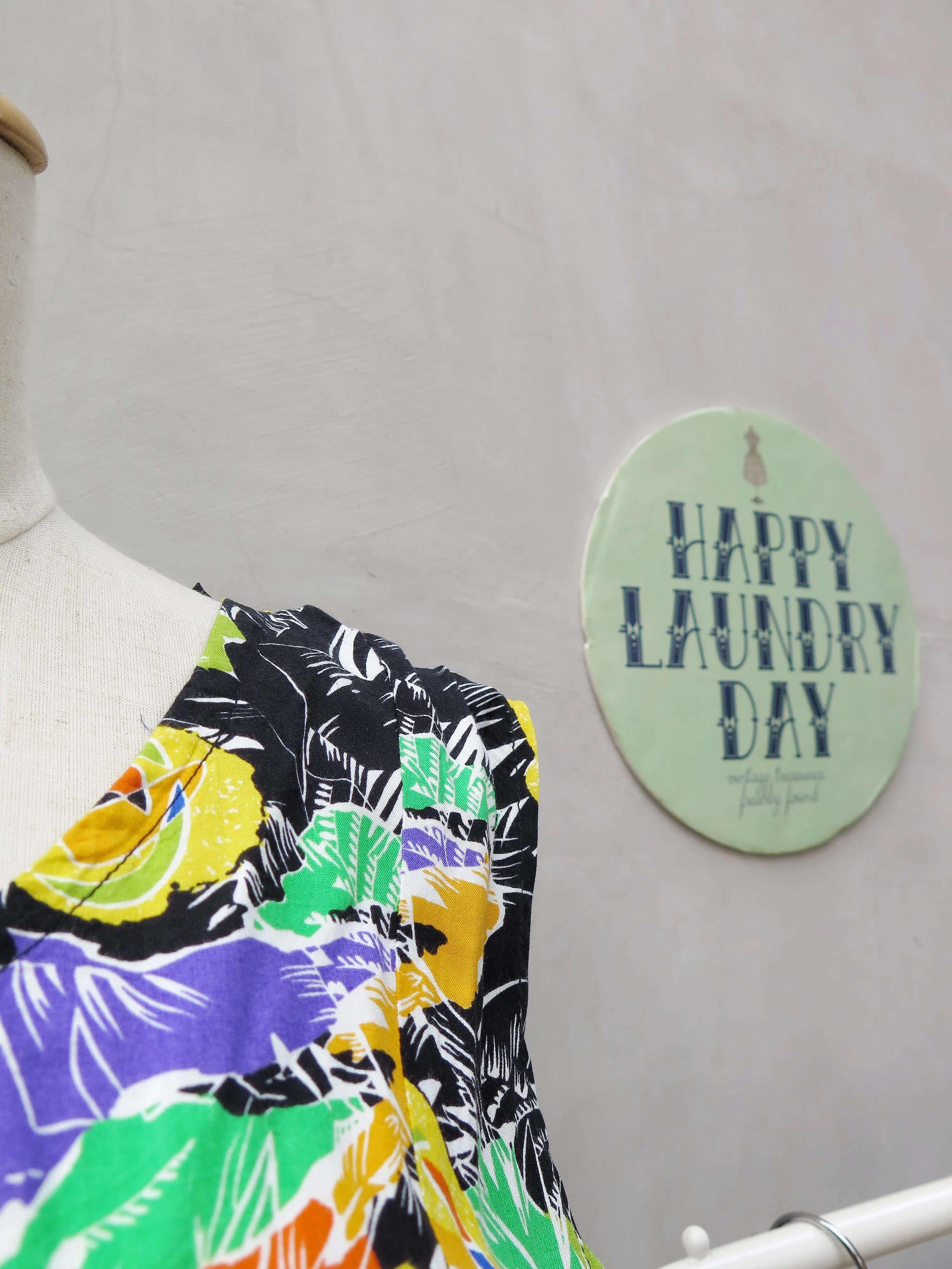 Pia | Vintage 1970s fun tropical Caribbean colourful print sleeveless dress