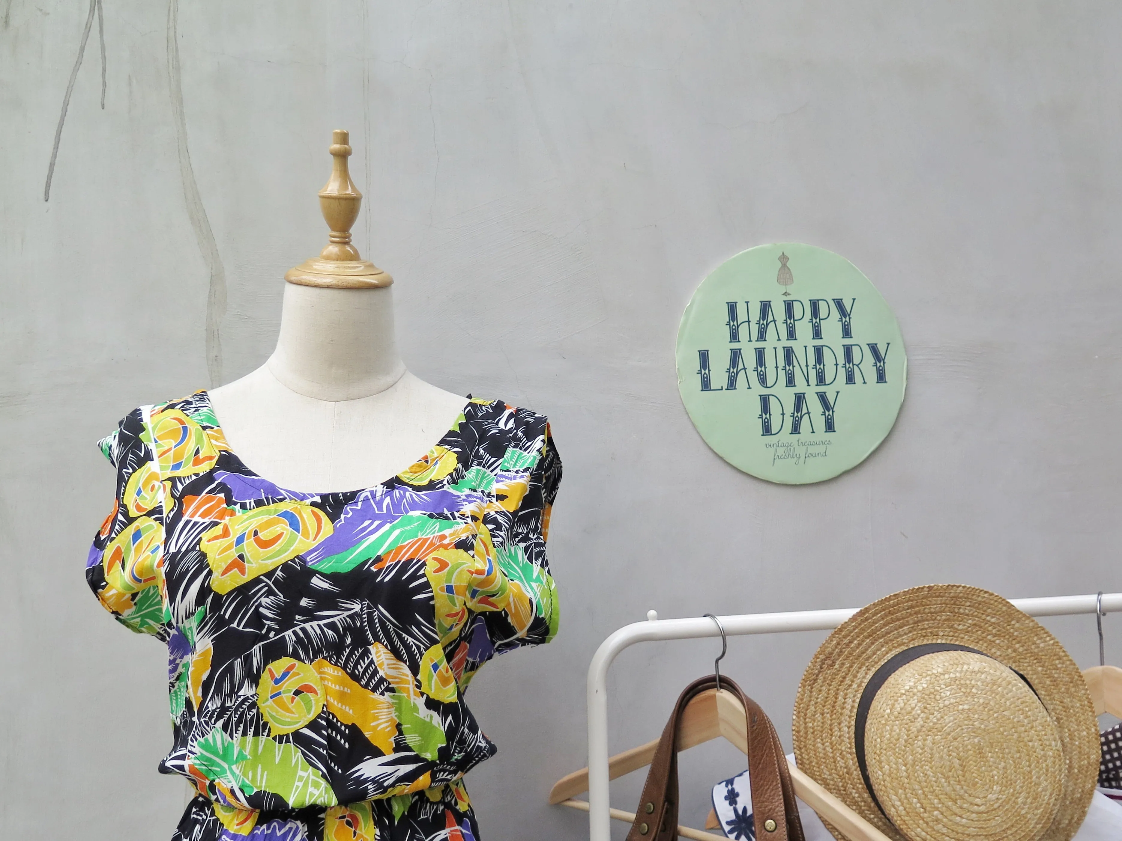 Pia | Vintage 1970s fun tropical Caribbean colourful print sleeveless dress
