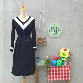 V for Victory | Vintage Anthony Richards V-neck monochrome Black and White Knit Dress