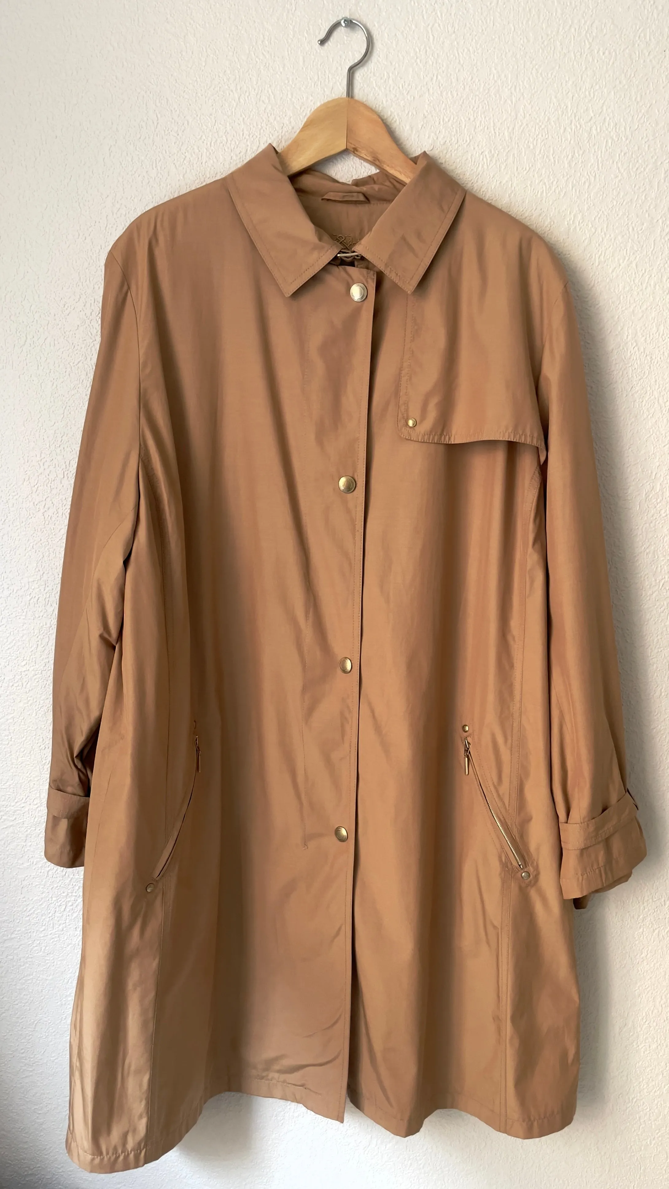 Vintage Beige Trenchcoat - DinoModa