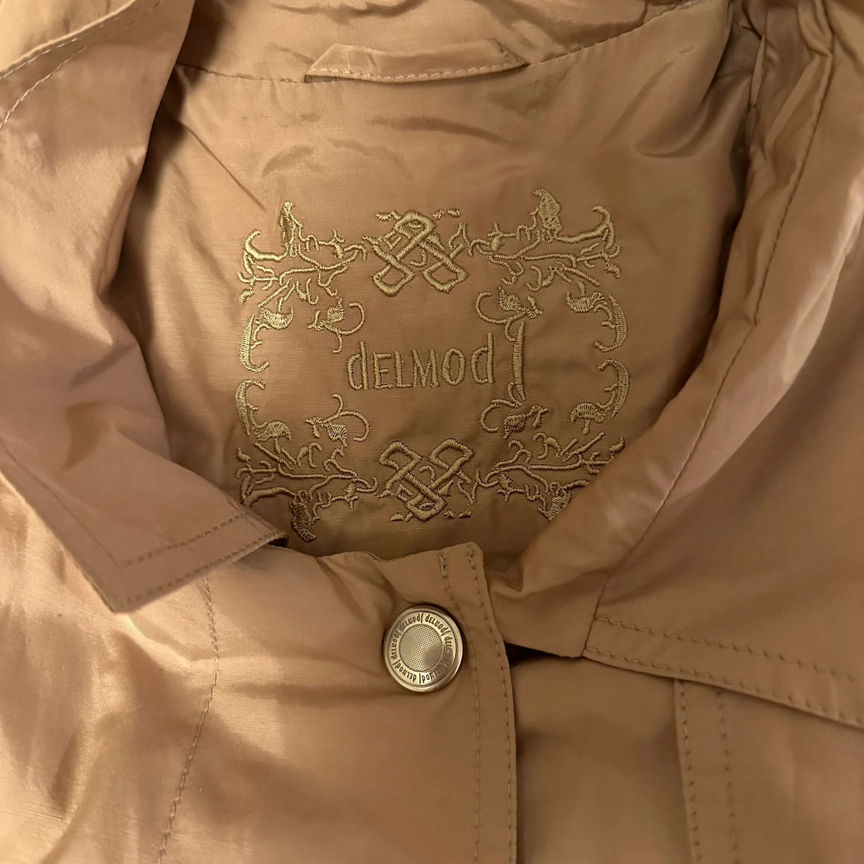 Vintage Beige Trenchcoat - DinoModa