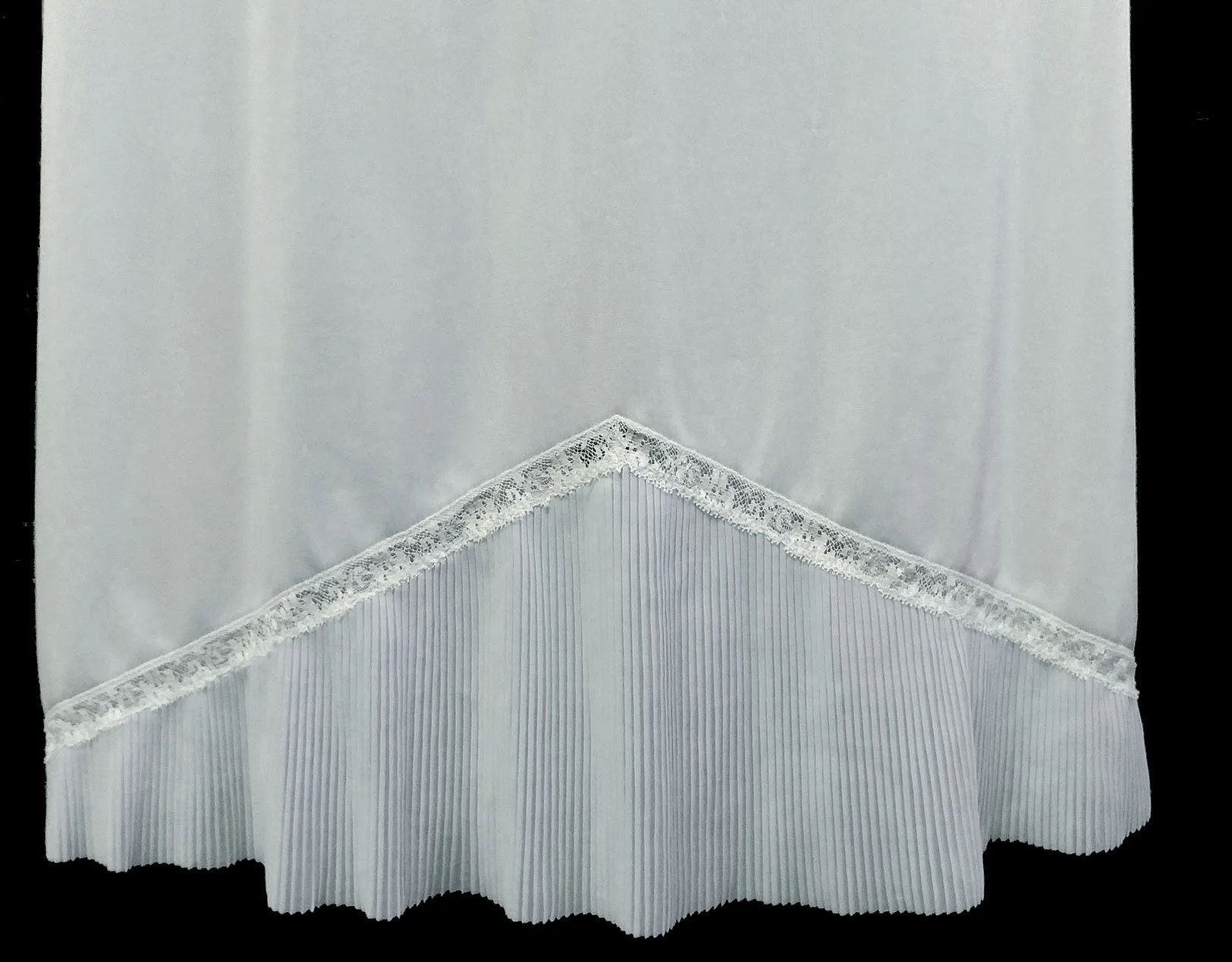 VINTAGE VANITY FAIR CRYSTAL PLEATED LACE HEM IN BABY BLUE