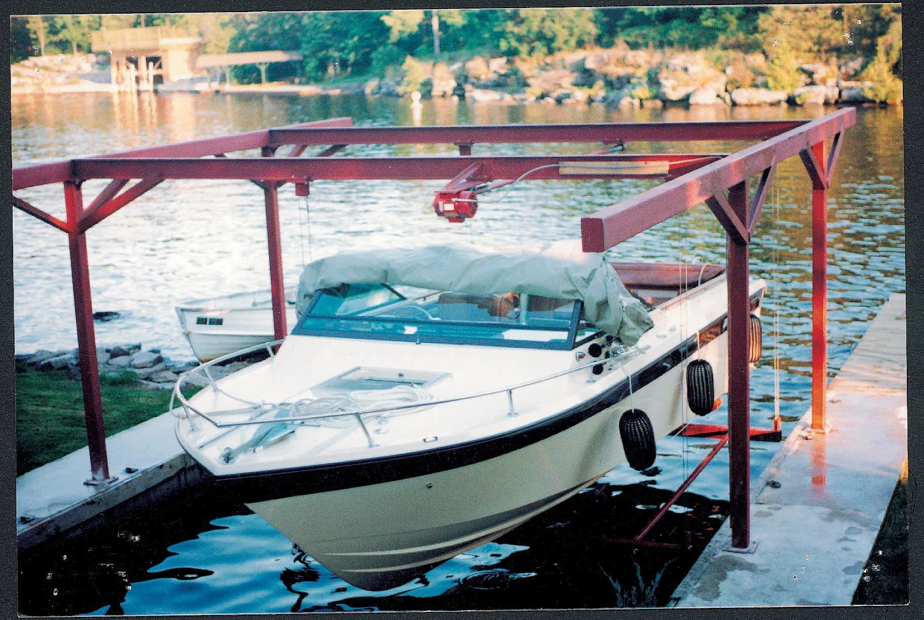 Wet Slip Boat Lifts AS2500